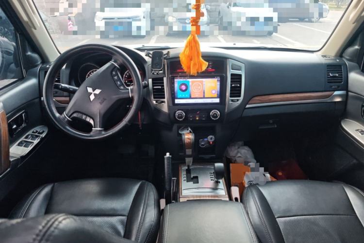 Used Mitsubishi Pajero  Center Console
