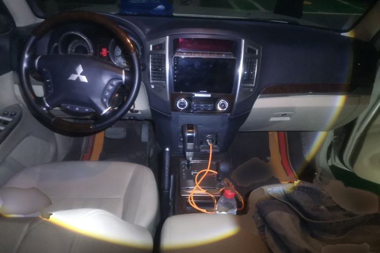 Used Mitsubishi Pajero  Center Console
