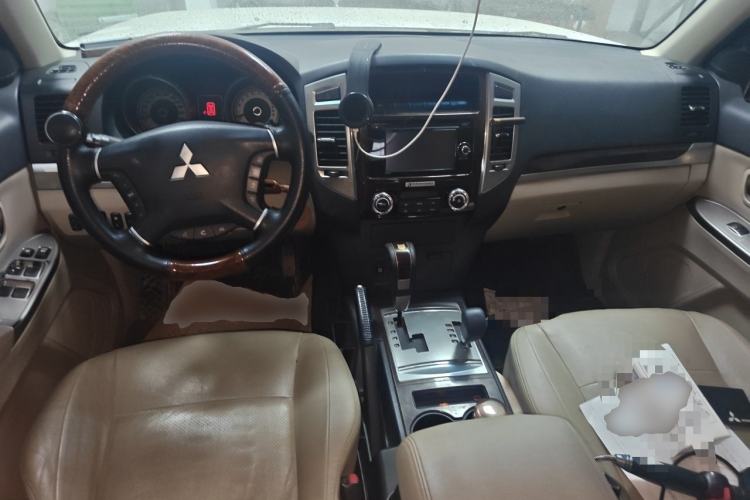 Used Mitsubishi Pajero  Center Console