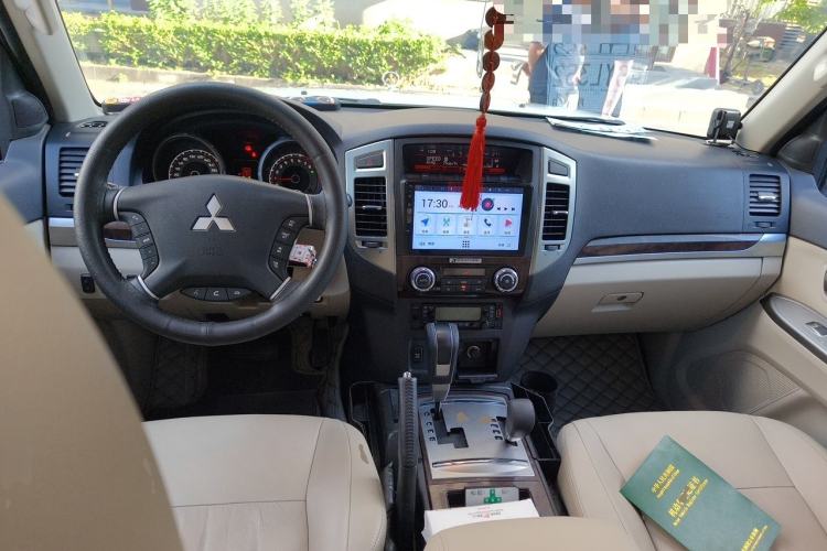 Used Mitsubishi Pajero 2019 V97 3.8L 5-Door GLS Sunroof Dual Differential – Middle East Center Console