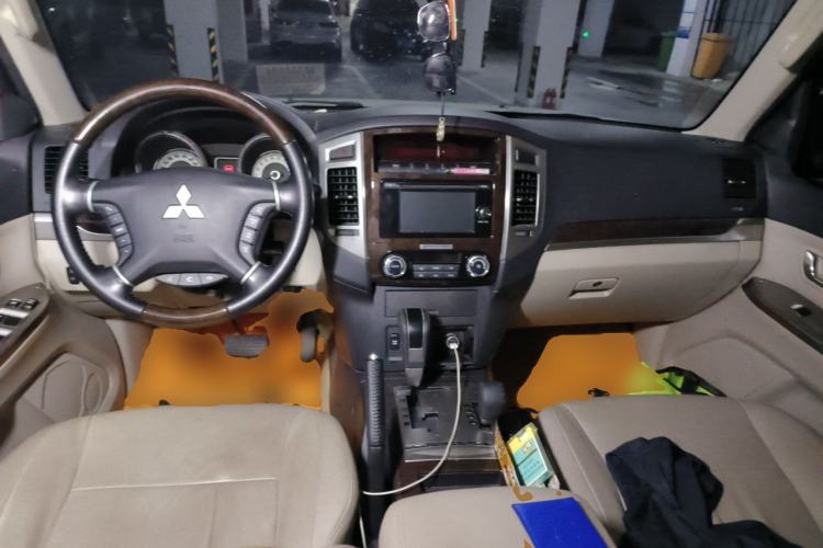 Used Mitsubishi Pajero  Center Console