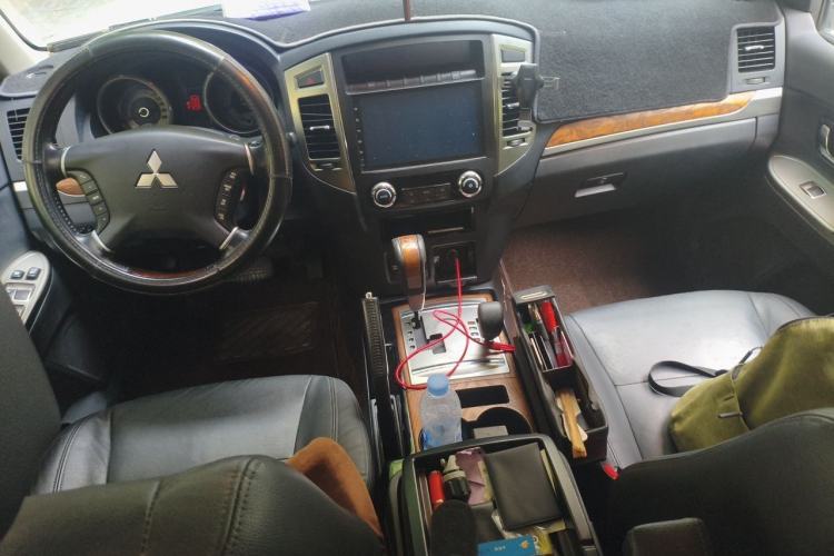 Used Mitsubishi Pajero 2019 3.0L Automatic Prestige Edition Center Console