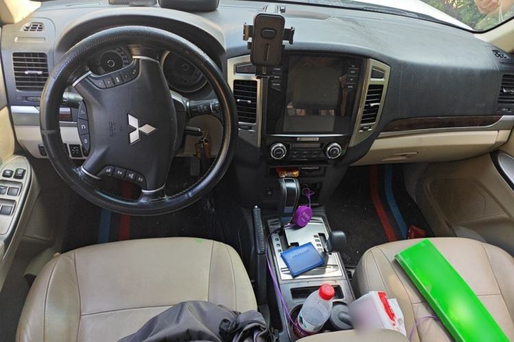 Used Mitsubishi Pajero  Center Console