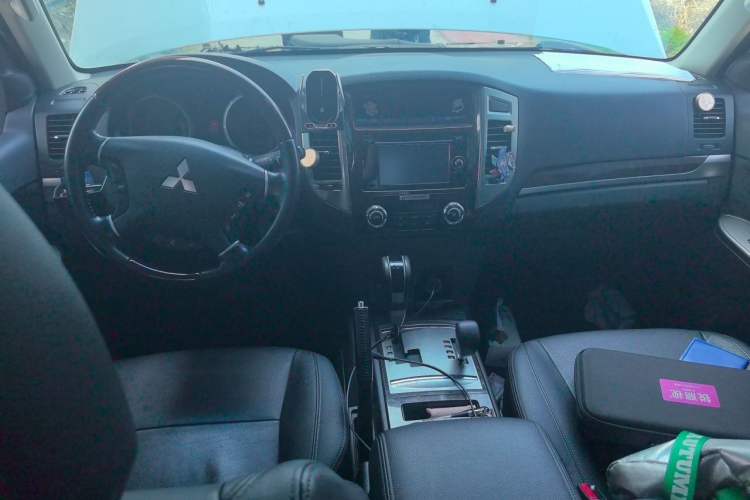 Used Mitsubishi Pajero  Center Console