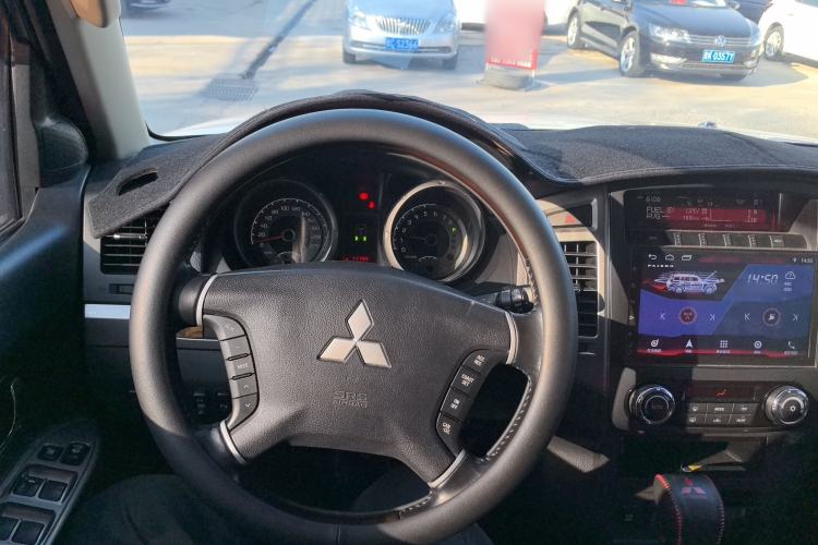 Used Mitsubishi Pajero 2019 3.0L Automatic Prestige Edition Center Console