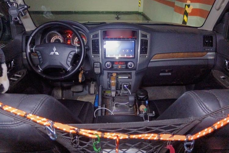 Used Mitsubishi Pajero 2019 3.0L Automatic Comfort Edition Center Console