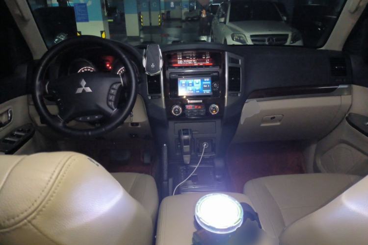 Used Mitsubishi Pajero  Center Console