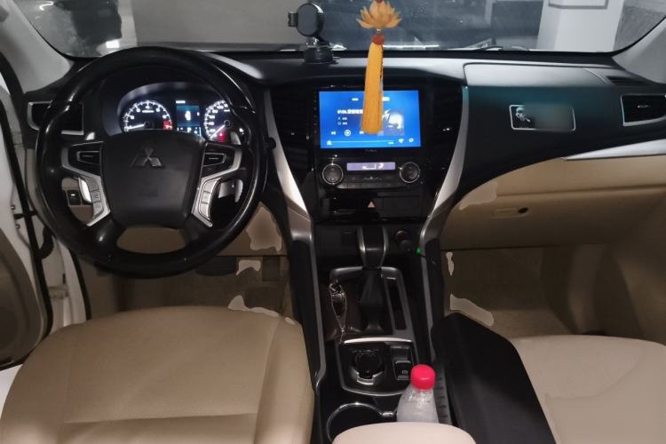 Used Mitsubishi Pajero  Center Console