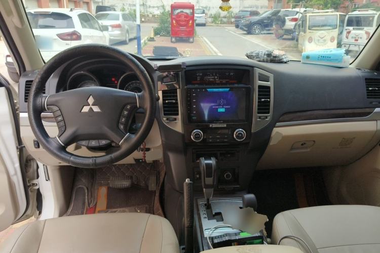 Used Mitsubishi Pajero  Center Console