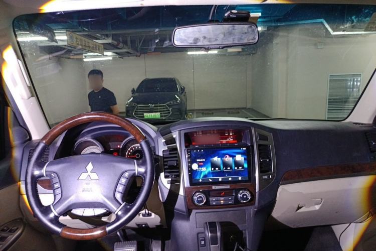 Used Mitsubishi Pajero  Center Console