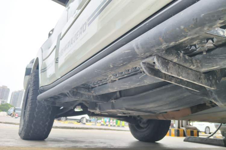 Used Mitsubishi Pajero  Chassis Front Right