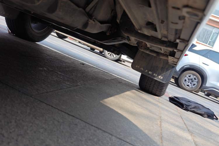 Used Mitsubishi Pajero 2019 V97 3.8L 5-Door GLS Sunroof Dual Differential – Middle East Chassis Rear Right