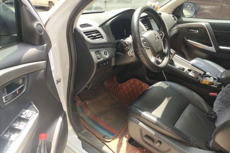 Used Mitsubishi Pajero  Driver Seat