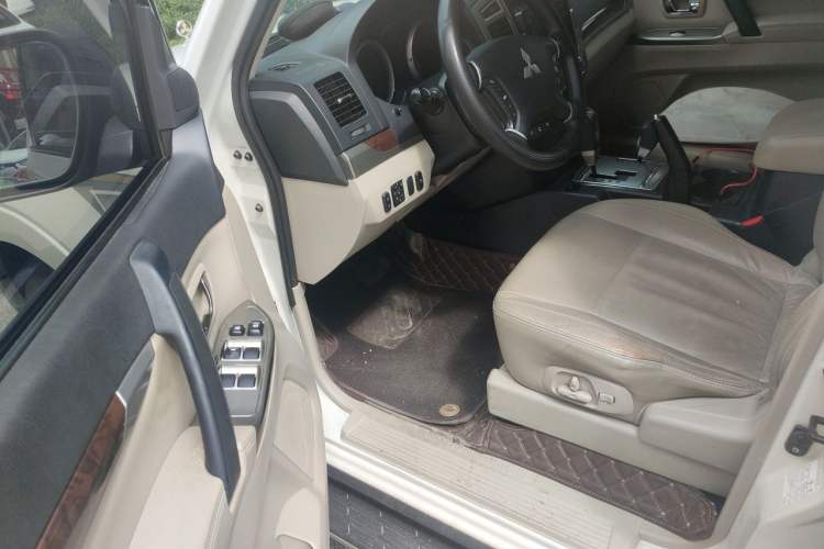 Used Mitsubishi Pajero 2019 3.0L Automatic Prestige Edition Driver Seat