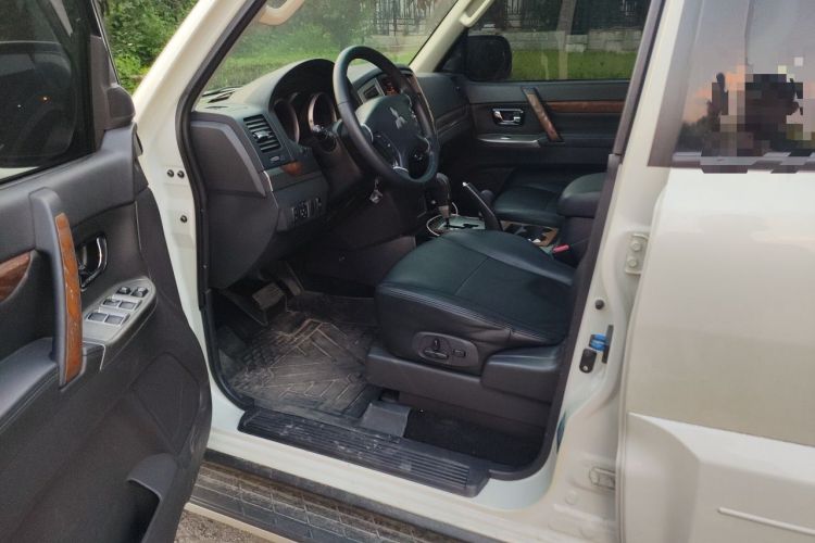 Used Mitsubishi Pajero 2019 3.0L Automatic Comfort Edition Driver Seat