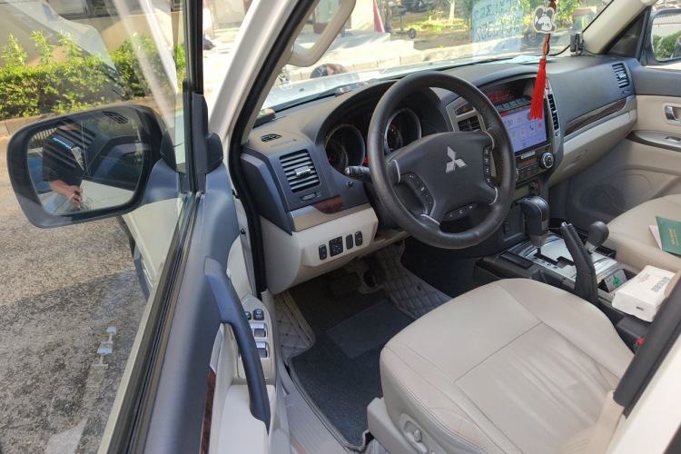 Used Mitsubishi Pajero 2019 V97 3.8L 5-Door GLS Sunroof Dual Differential – Middle East Driver Seat