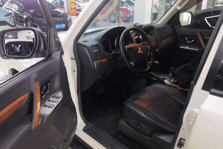 Used Mitsubishi Pajero 2019 3.0L Automatic Luxury Edition Driver Seat