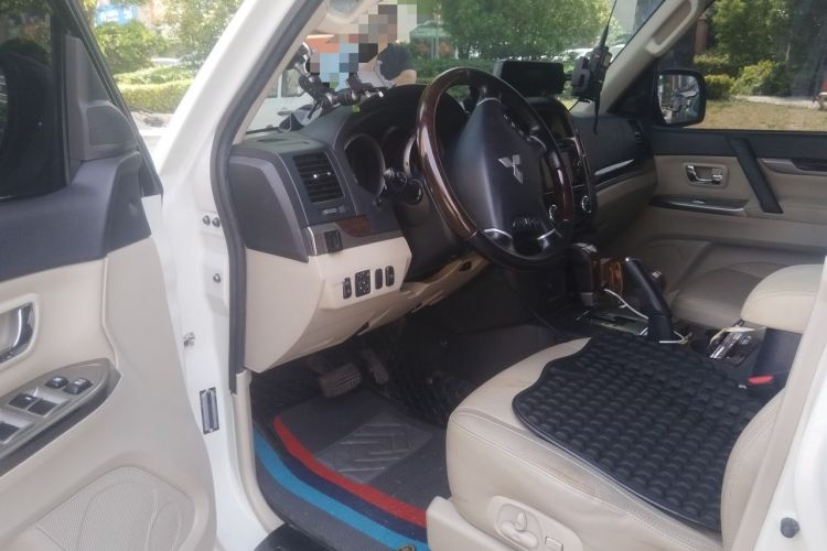 Used Mitsubishi Pajero 2019 V97 3.8L 5-Door GLS Middle East Edition Driver Seat