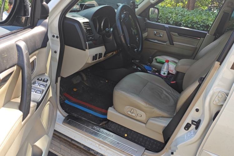 Used Mitsubishi Pajero  Driver Seat