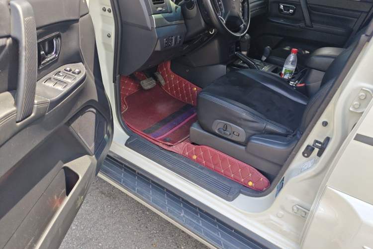 Used Mitsubishi Pajero 2019 3.0L Automatic Comfort Edition Driver Seat