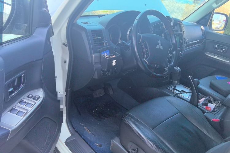 Used Mitsubishi Pajero  Driver Seat