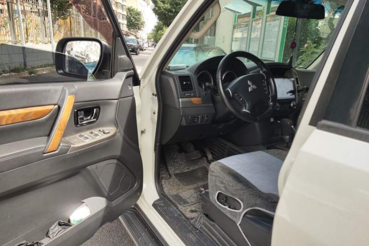 Used Mitsubishi Pajero 2019 3.0L Automatic Standard Edition Driver Seat