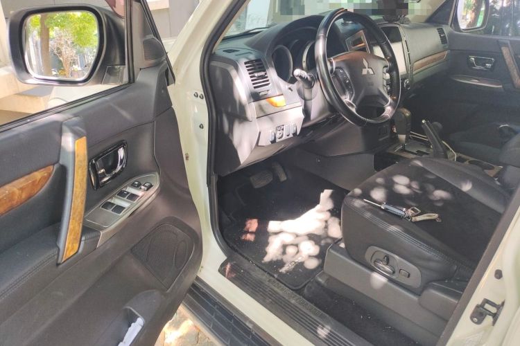 Used Mitsubishi Pajero 2019 3.0L Automatic Comfort Edition Driver Seat