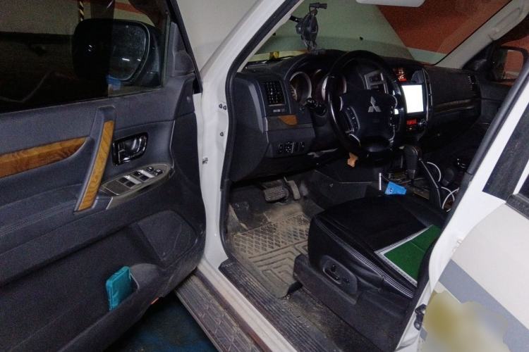 Used Mitsubishi Pajero 2019 3.0L Automatic Comfort Edition Driver Seat
