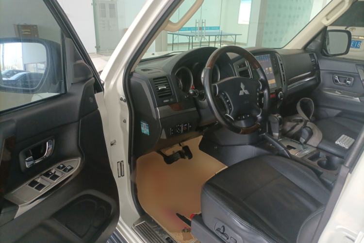 Used Mitsubishi Pajero 2019 V97 3.8L 5-Door GLS Middle East Edition Driver Seat