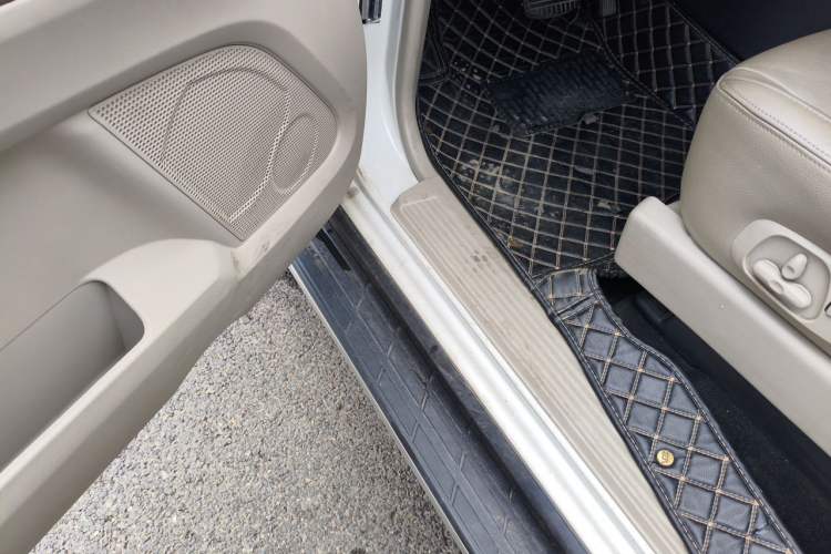 Used Mitsubishi Pajero  Driver Seat
