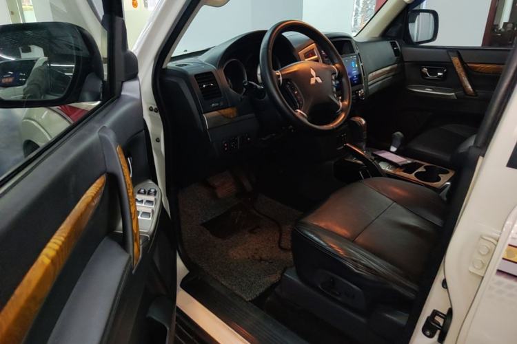 Used Mitsubishi Pajero 2019 3.0L Automatic Luxury Edition Driver Seat