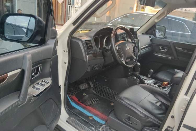 Used Mitsubishi Pajero 2019 V97 3.8L 5-Door GLS Sunroof Dual Differential – Middle East Driver Seat