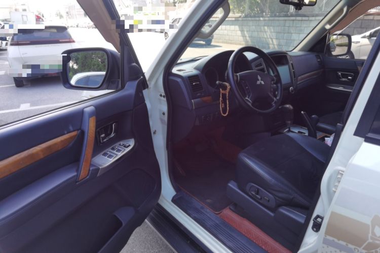 Used Mitsubishi Pajero 2019 3.0L Automatic Comfort Edition Driver Seat
