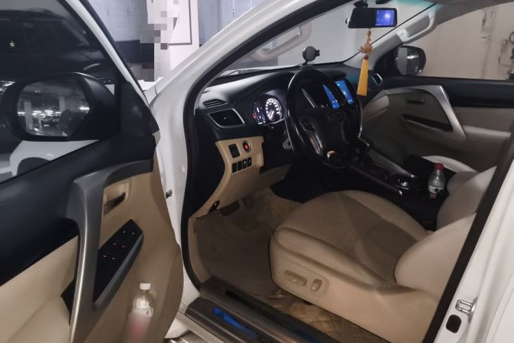 Used Mitsubishi Pajero  Driver Seat