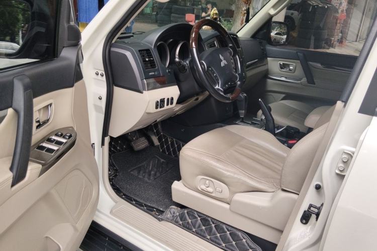 Used Mitsubishi Pajero 2019 V97 3.8L 5-Door GLS Middle East Edition Driver Seat