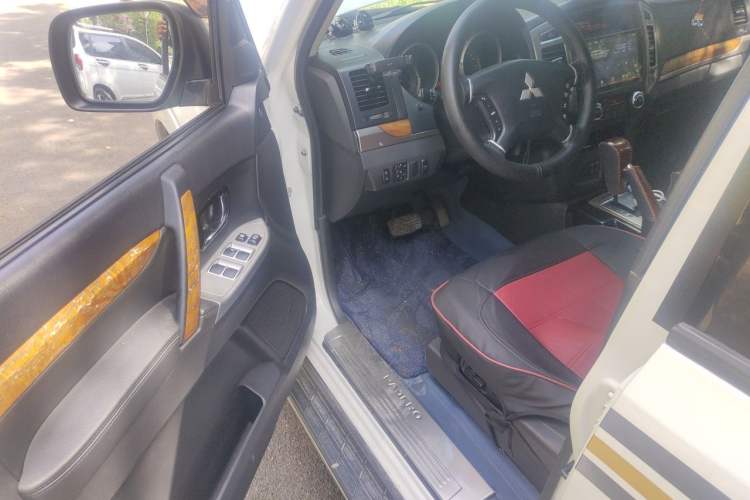 Used Mitsubishi Pajero 2019 3.0L Automatic Standard Edition Driver Seat