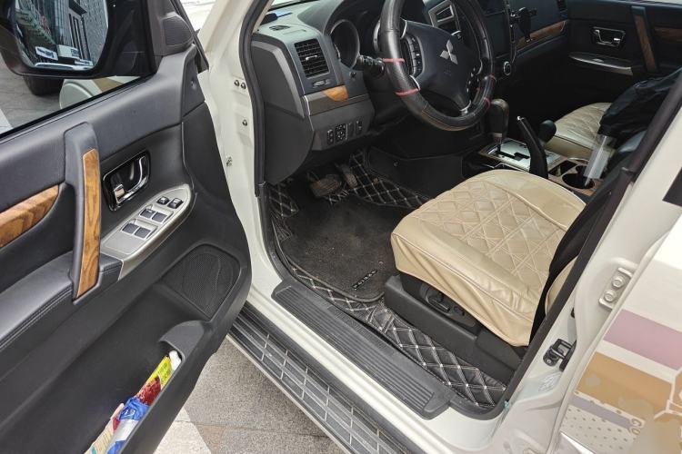 Used Mitsubishi Pajero 2019 3.0L Automatic Standard Edition Driver Seat