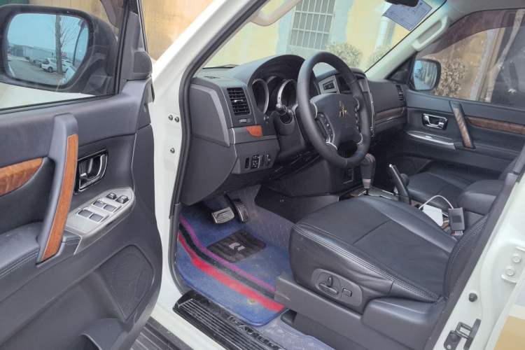 Used Mitsubishi Pajero 2019 3.0L Automatic Standard Edition Driver Seat