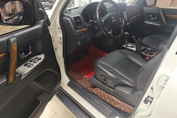 Used Mitsubishi Pajero 2019 3.0L Automatic Prestige Edition Driver Seat