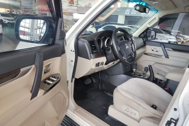 Used Mitsubishi Pajero 2019 V97 3.8L 5-Door GLS Middle East Edition Driver Seat