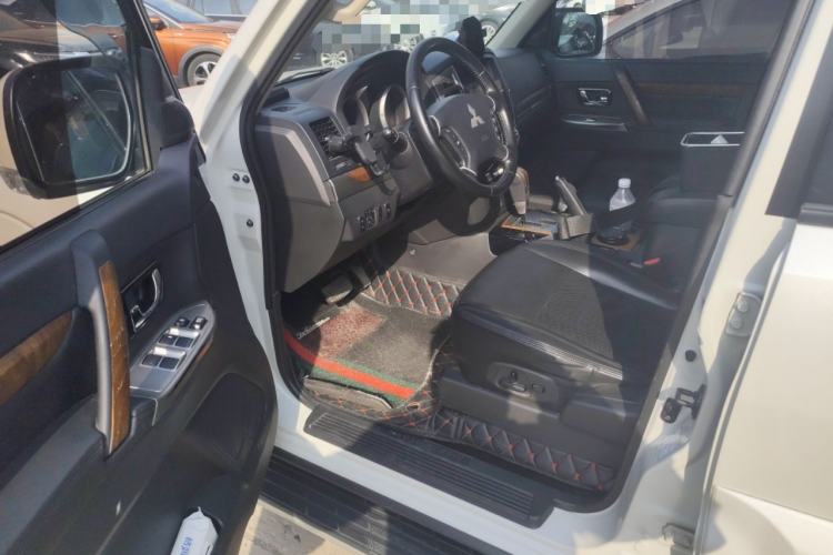 Used Mitsubishi Pajero 2019 3.0L Automatic Standard Edition Driver Seat