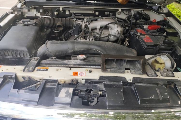 Used Mitsubishi Pajero  Engine Bay