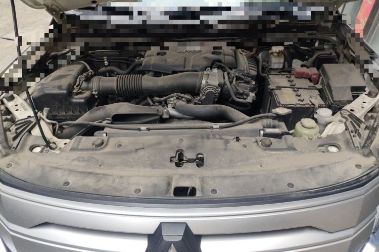Used Mitsubishi Pajero  Engine Bay