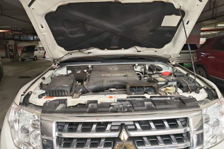 Used Mitsubishi Pajero 2019 V97 3.8L 5-Door GLS Sunroof Dual Differential – Middle East Engine Bay