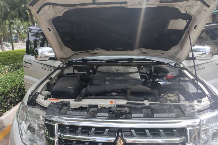 Used Mitsubishi Pajero 2019 3.0L Automatic Prestige Edition Engine Bay