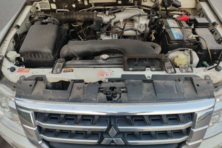 Used Mitsubishi Pajero 2019 3.0L Automatic Comfort Edition Engine Bay