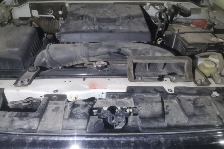 Used Mitsubishi Pajero  Engine Bay