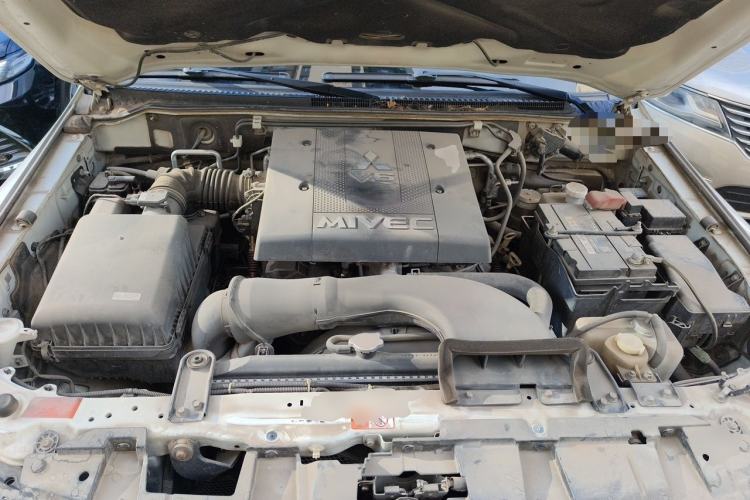 Used Mitsubishi Pajero 2019 V97 3.8L 5-Door GLS Sunroof Dual Differential – Middle East Engine Bay