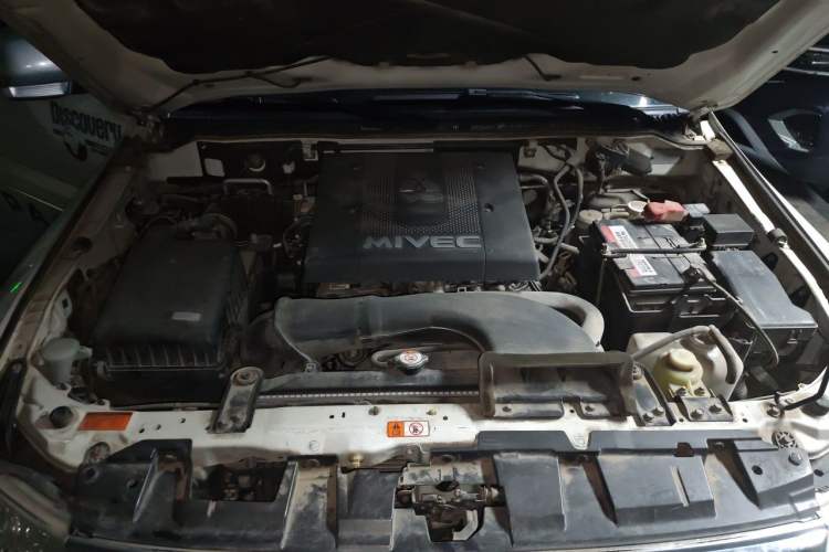 Used Mitsubishi Pajero 2019 V97 3.8L 5-Door GLS Sunroof Dual Differential – Middle East Engine Bay