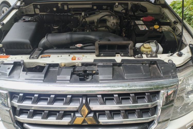 Used Mitsubishi Pajero 2019 3.0L Automatic Prestige Edition Engine Bay